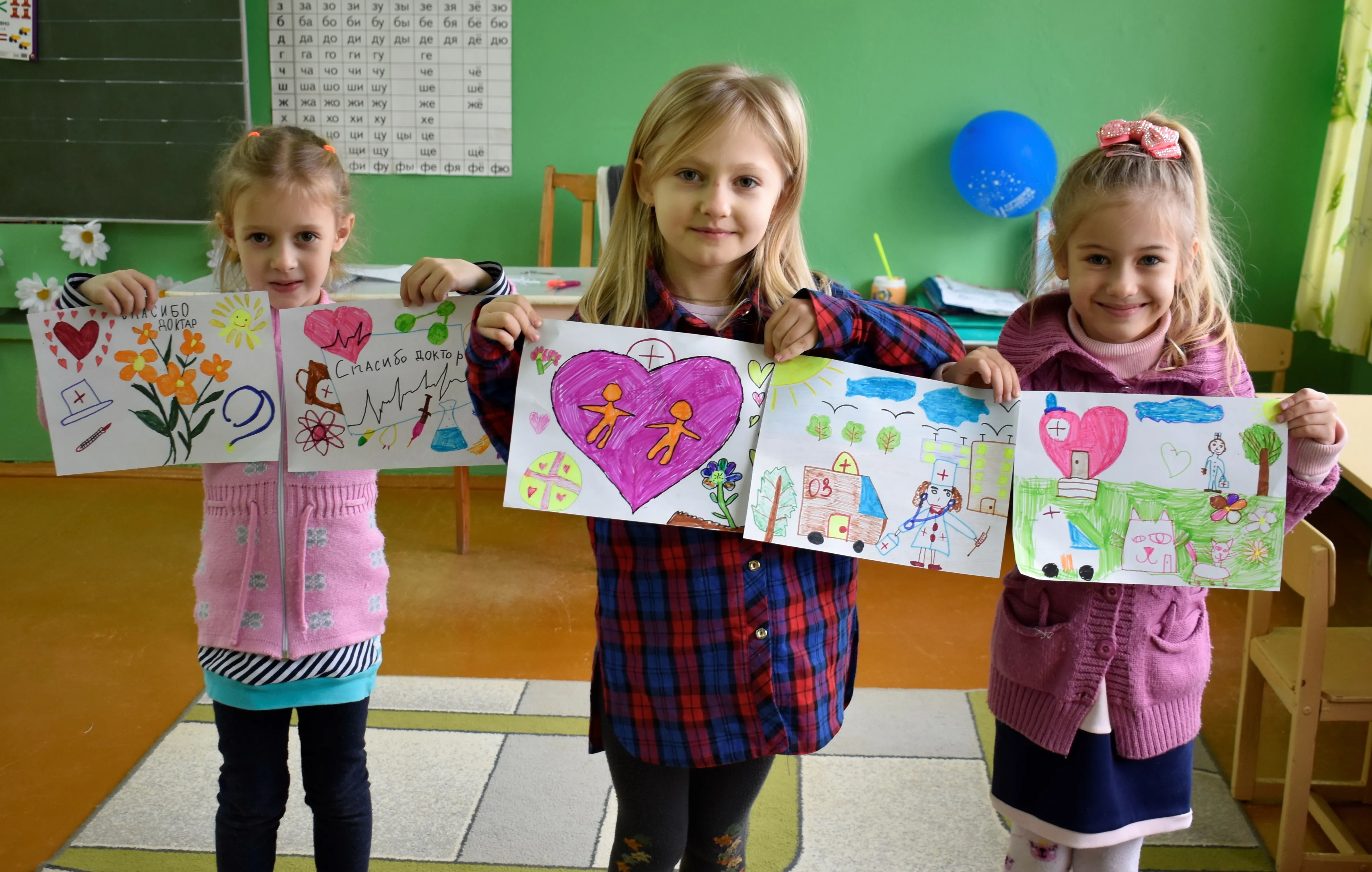 Большое как солнце детское спасибо. Дошколята из Коммунара Буда-Кошелевского района поблагодарили медиков